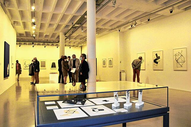 Mit Arbeiten aus allen Werkphasen eröffnete das Kunstmuseum eine Ausstellung zum 100. Geburtstag des Künstlers René Acht. Zu sehen ist ...