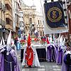 Ostern in der nordspanischen Stadt Palencia: Büßer tragen in Prozessionen Statuen der Mutter Maria oder des gekreuzigten Jesus durch die ...