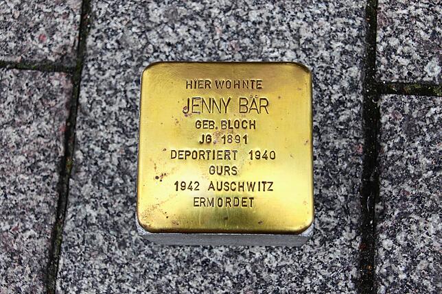 Hier wohnte Jenny Bär &ndash; das steht ganz oben auf dem Stolperstein, der im November in der Rietstraße 15 verlegt werden soll. Die ...