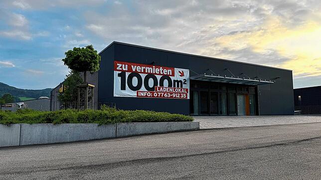 Alnatura will – die Stadt aber nicht: Vorläufig wird es im Gebäude der früheren Discothek „Titanic“ am westlichen Ortrand der Stadt ...