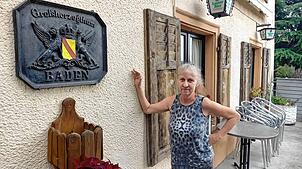Karin Römer auf der Terrasse des „Bückle“. Beschattet von alten Platanen hat man hier einen wunderbaren Blick auf den Rhein und die ...