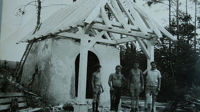 Ende der 60er Jahre erhielt die Waldkircher Kapelle an der Alten Waldkircher Straße einen neuen, größeren Dachstuhl.