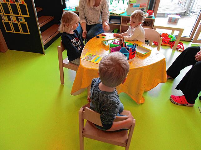Der Kontakt mit anderen Kindern ist für die Entwicklung, zum Beispiel für das Sozialverhalten, besonders wichtig, sagen die ...