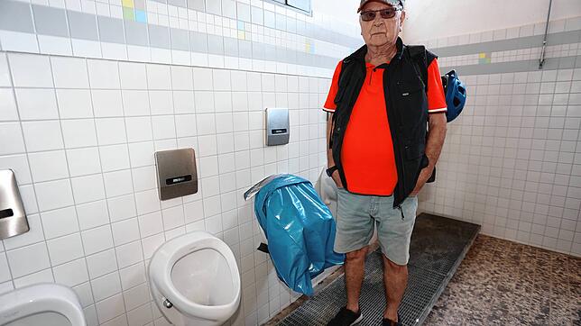 An diesem Vormittag ist die Herrentoilette am Hörnle sauber. Doch als der Konstanzer Ralf Kindermann dort kürzlich mit seinem Besuch ...