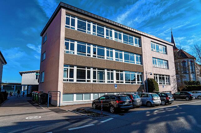 Die Grund- und Werkrealschule (GWRS) in Bad Dürrheim, hier ein Archivbild vom März 2020 kurz nach der Evakuierung aller Schüler, ...