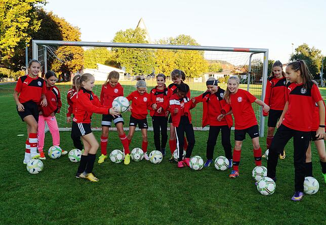 Egal bei welchem Wetter: Das Kicken macht den Salemer Fußballerinnen viel Spaß.