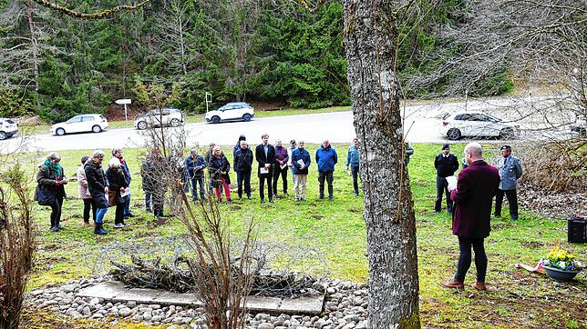Genau 90 Jahre nach der Einrichtung des KZ Heuberg haben der Stettener SPD-Ortsverein und die Jusos des Landkreises Sigmaringen bei ...