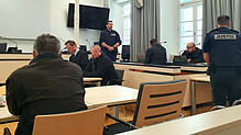 Eindrücke vom ersten Prozesstag in Ravensburg. Die drei Männer haben ihr Urteil angenommen.