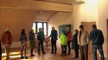 Der Neubau der Waldorfschule stößt auf Interesse. Erläuterungen gibt es bei einer Besichtigung. Bilder: Karin Steinebrunner