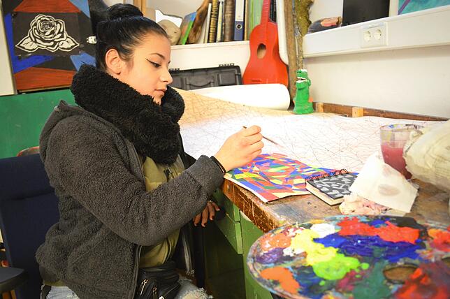 Mira Lehmler ging drei Jahre lang nicht in die Schule. Deswegen landete sie beim Projekt „Kopf Herz Hand“.