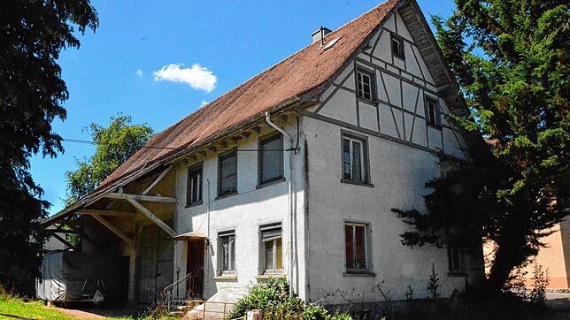 Wird demnächst einem Zehnfamilienhaus weichen müssen: das alte Gebäude auf dem Grundstück Unterleimbach 10 in Leimbach.