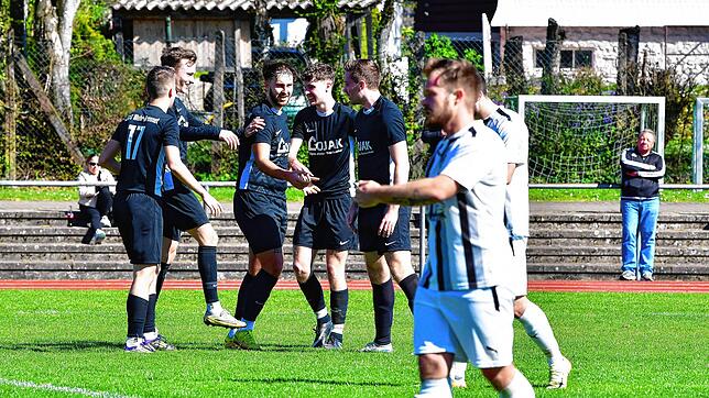 Bild : SG FC Wehr/Brennet siegt im Spitzenspiel mit 3:1 gegen FC WIttlingen – und wir haben Fotos!