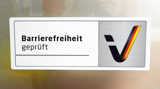 Dieses „Reisen für Alle“- Qualitätssiegel ist seit Kurzem an der Eingangstüre der Tourist-Information in der Waldshuter ...