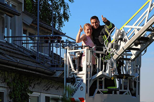 Das frisch verlobte Paar strahlt um die Wette: Anna-Lena Beutler und Peter Lattner planen, vielleicht sogar noch dieses Jahr zu heiraten.