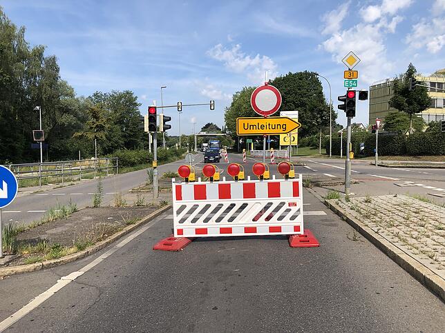 Die Bundesstraße&nbsp;31 zwischen Friedrichshafen und Fischbach ist in Richtung Überlingen gesperrt. Eine Umleitung ist eingerichtet.