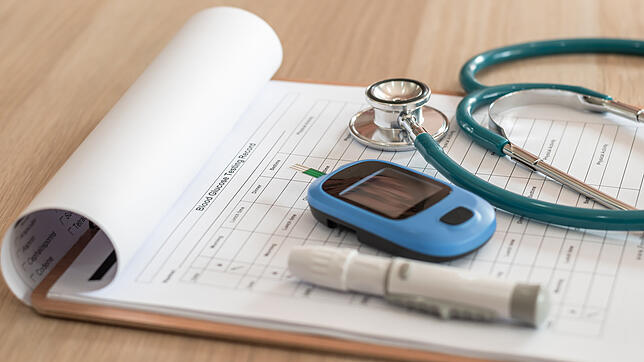 Es gibt viele verschiedene Formen von Diabetes. Bei allen müssen Betroffene ihren Blutzucker im Blick behalten.