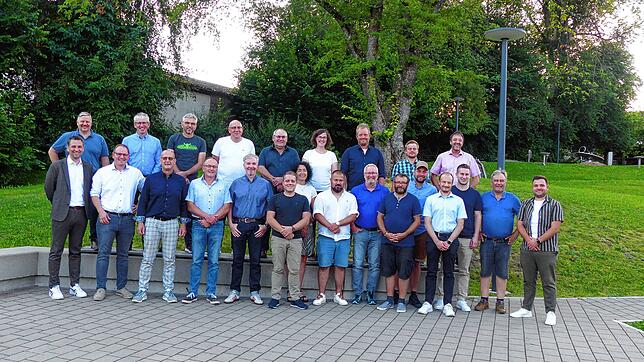 Der neue Gemeinderat und die neuen Ortsvorsteher von Ühlingen-Birkendorf (von links): Bürgermeister Tobias Gantert, Marius Braun, Klaus ...