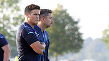 Die beiden Trainer der SpVgg F.A.L., Philip Schinn (hinten) und Sebastian Willibald, sahen ihr Team zunächst im Vorteil. Dann aber holte ...