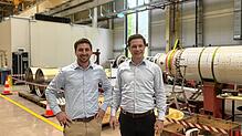 Die nächste Generation rückt in die Verantwortung: KPG-Geschäftsführer Dominik und Manuel Ebi in der Generatorenhalle.