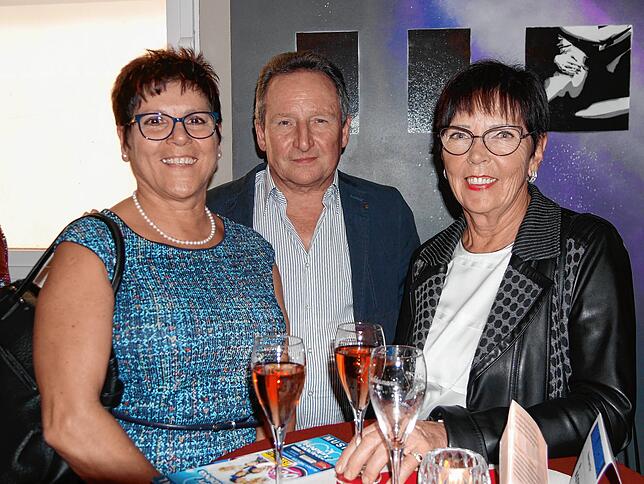 Mit Begeisterung: Inge, Werner und Anni Langenfeld (von links) aus Blumberg waren von Musical und Theater sehr angetan.