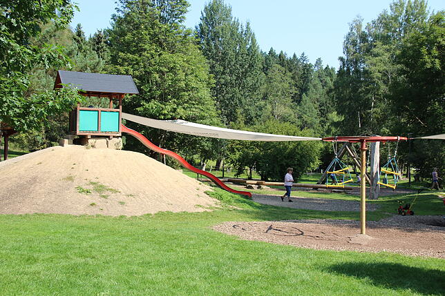 Ein großer Spielplatz ist vor allem an Kindergeburtstagen oder bei Schulklassen beliebt.