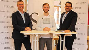 Joachim Burger mit den SÜDKURIER-Reportern Nico Talenta und Markus Baier (von links).