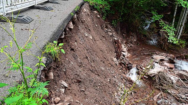 Das Bild zeigt eine neu entdeckte Abbruchkante an der Ortsverbindungsstraße zwischen Strittberg und Nöggenschwiel. Foto: Gemeinde ...