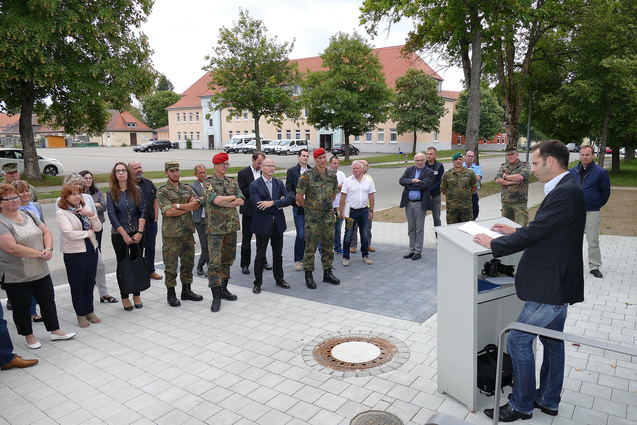 Stetten am kalten Markt Neu gebautes Familienbetreuungszentrum wird an Bundeswehr übergeben