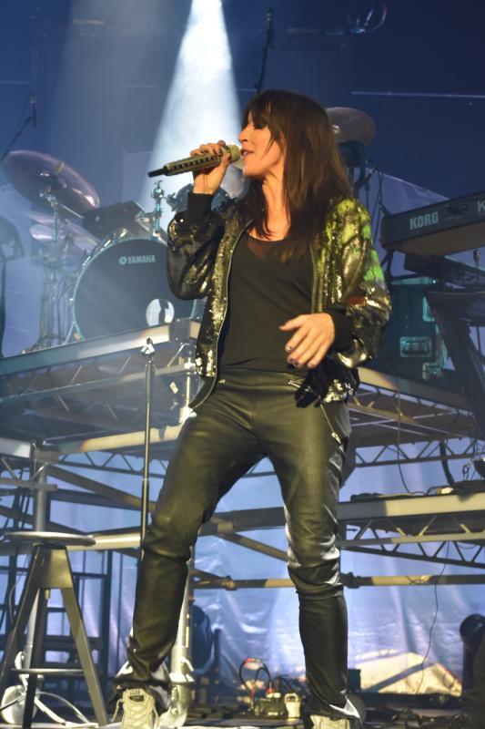 Am Samstagabend begeisterte die Pop-Ikone mit ihrer Band in der Singener Stadthalle rund 1800 Besucher. Bild: Güntert
