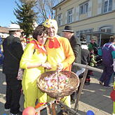 Närrischer Trubel auf dem Bohlinger Dorfplatz.