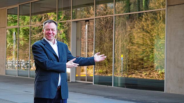 ZU-Präsident Klaus Mühlhahn will alle Bürger für die Zeppelin-Universität begeistern. Daher lädt er zum Besuch ein.
