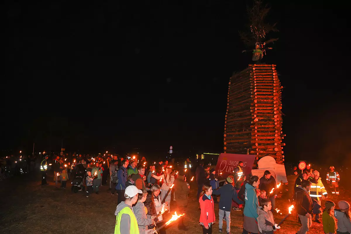 Litzelstetten 2025: Diese Funkenfeuer-Bilder fangen die Tradition