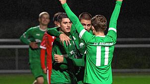 Bild : SV Rheintal schießt Bezirksligist SG Weilheim/Gurtweil mit 9:4 aus dem Pokal – und wir haben Fotos!