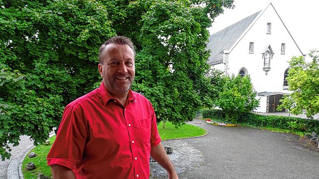 In Oberteuringen ist am 28. September die Wahl des Bürgermeisters: Amtsinhaber Ralf Meßmer stellt sich nach acht Jahren erneut zur Wahl. ...