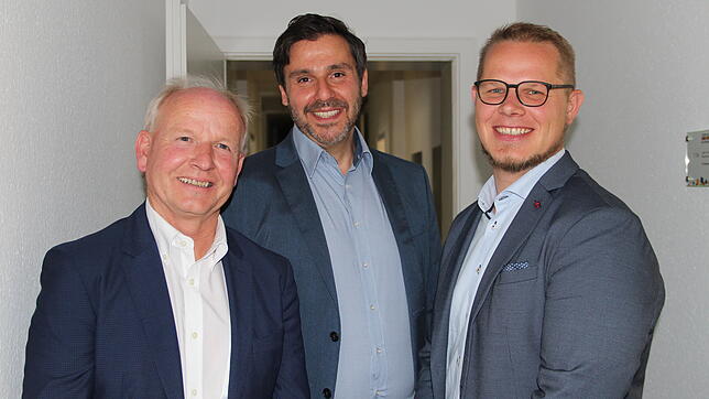 Neue Abteilungsleiter (von links): Harry Runge, Abteilungsleiter für Vertrieb und Marketing, Geschäftsführer Martin Ritter und Philipp ...