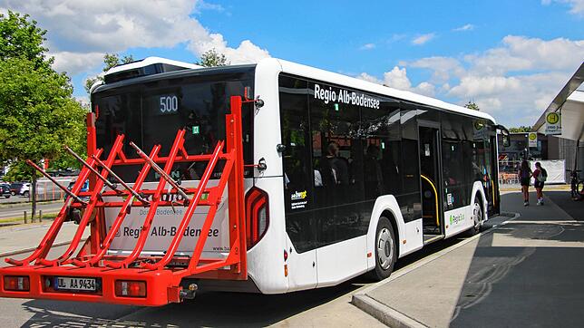 Fahrgäste aus Pfullendorf ärgern sich darüber, dass der Regiobus 500 keine E-Bikes mehr transportiert.
