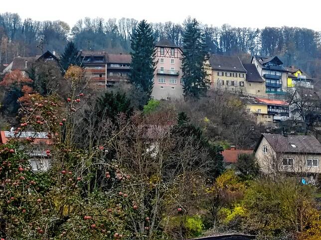 Die Altstadt Stühlingens von der Franz-Kehl-Brücke bei der Stadthalle aus gesehen. Direkt beim Kunsthaus Schwarzer Adler stand früher ...