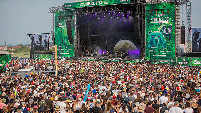 Wie sieht das Line-up beim Southside 2024 aus? Wann spielen die Künstler? Welche Bühnen gibt es? Alle Infos zu den Bands und zum ...
