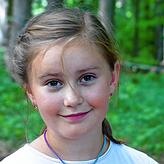 Naima, 9 Jahre: &bdquo;Gut ist, dass wir so viele Ausflüge machen und im Wald so viel entdecken und Spiele machen.&ldquo;