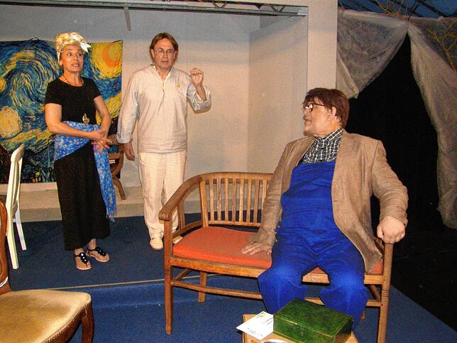 Im Bild Adela Florow, Norbert Heckner und Konrad Adams (von links) im Einakter &bdquo;Minna Magdalena&ldquo;.