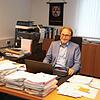 Inzwischen hat er seinen Schreibtisch restlos aufgeräumt: Bürgermeister Edgar Lamms Dienstzeit endet am heutigen Samstag. Bild: Holger ...