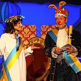 Parade-Sketch 2020 über das schwedische Königspaar Silvia (Claudia Zähringer) und Carl Gustaf (Norbert Heizmann), die &bdquo;kommen ...