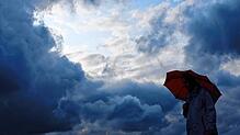 Das Sommerwetter legt in Baden-Württemberg mal wieder eine Pause ein – es bleibt weiter unbeständig und Experten rechnen mit Gewittern, ...