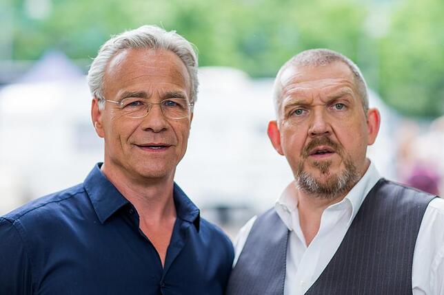 Dreharbeiten zum Kölner "Tatort - Kartenhaus" Als erstes nehmen die Kommissare aus Köln Max Ballauf (Klaus J. Behrendt, links) und Freddy Schenk (Dietmar Bär) die Ermittlungen wieder ...
