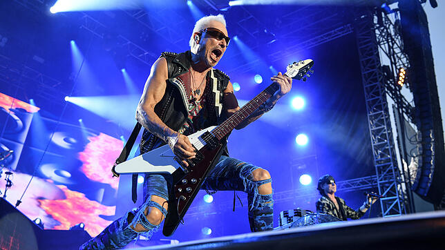 Kernig und kraftvoll wie eh und je: Rudolf Schenker beim Gitarrensolo. Bild: Felix Kästle