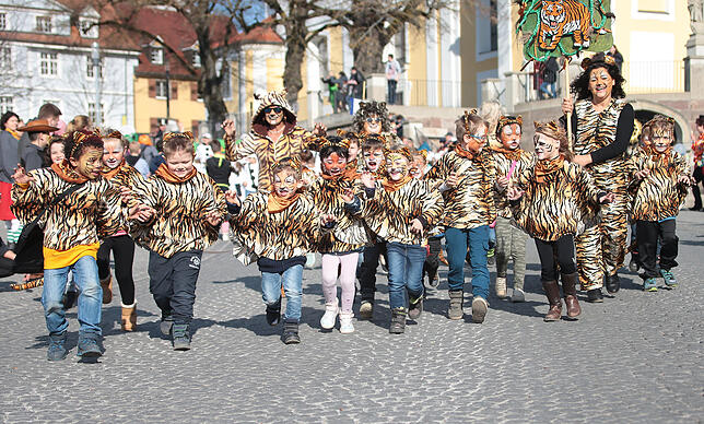 Bild 3: Bilder vom Kinderumzug: So viel Spaß hat der Eschinger Nachwuchs bei der Fasnet