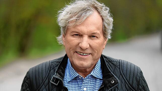 Der Sänger Bernhard Brink bei einem Spaziergang im Grunewald. Der gebürtige Niedersachse lebt seit vielen Jahren in Berlin.