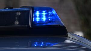 Rettungsversuche des Motorradfahrers blieben erfolglos. (Symbolfoto)