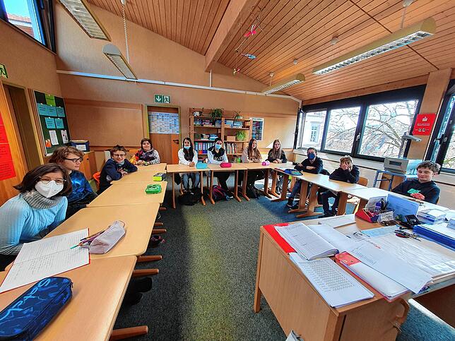 Die sechste Klasse der Rudolf-Graber-Schule Bad Säckingen hat eine sehr differenzierte Meinung zur Aufhebung der Maskenpflicht &ndash; ...