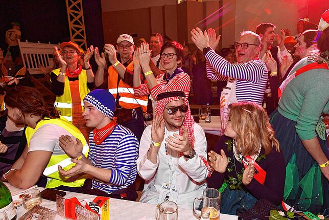 Bild 28: Stimmungsvoller Hüfinger Kolpingball bringt Festhalle zum Beben &ndash; Teil 2